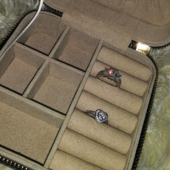 Jewelry - Picture 2 of 4